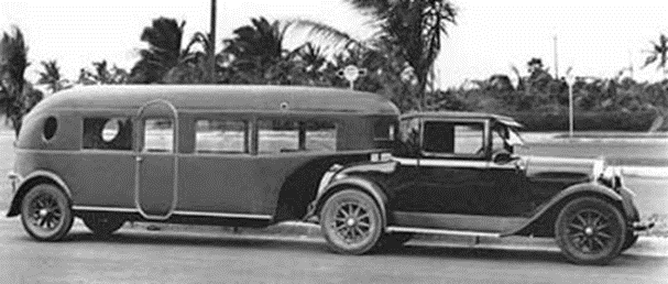 Aerocar Curtiss remolcado por coupe Hudson similar al que fuera propiedad del presidente de Cuba, Gerardo Machado